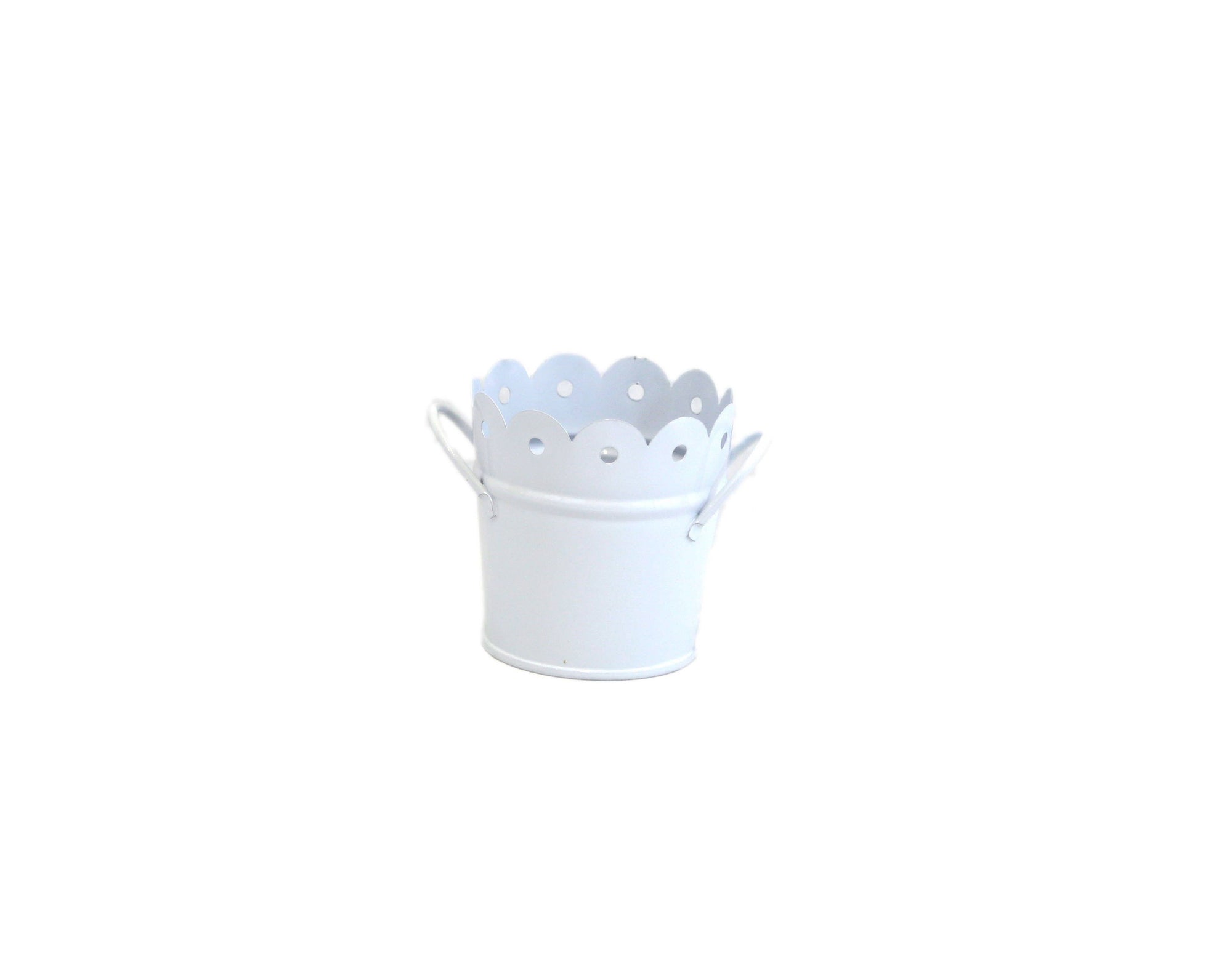 Enamel Scalloped Bucket 6” x 4.75”.