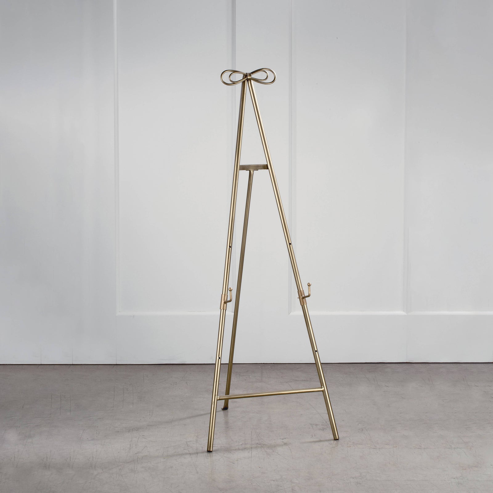Bow Metal Floor Easel